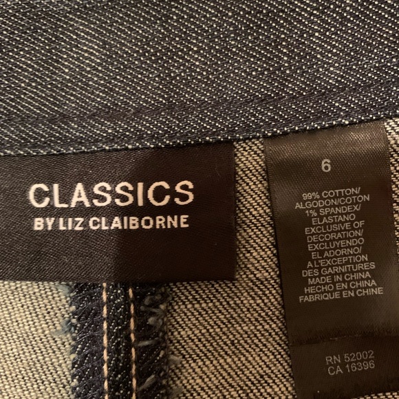 Liz Claiborne denim skirt with tan embroidery. - Picture 4 of 4